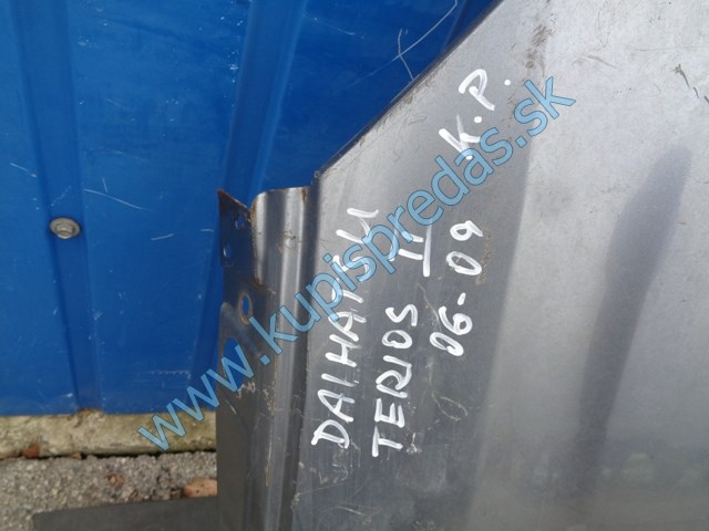 pravý predný blatník na daihatsu terios, 